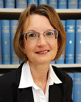 Angelika Obermeier, Bankkauffrau